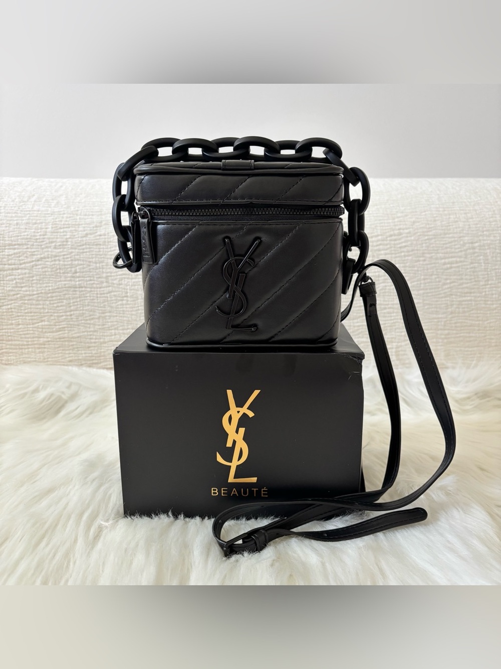 YSL Beaute VIP Novelty Black & Black quilted vanity crossbody bag NEW - Picture 2 of 11